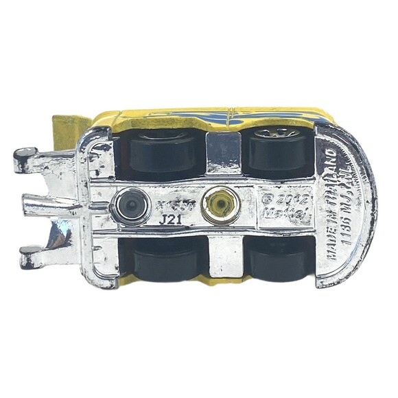 2012 Hot Wheel Volkswagen Kool Kombi Van Car Yellow Surf 1:64 Scale Die-Cast - Picture 4 of 4